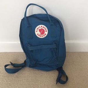 Fjall Raven Kånken mini backpack